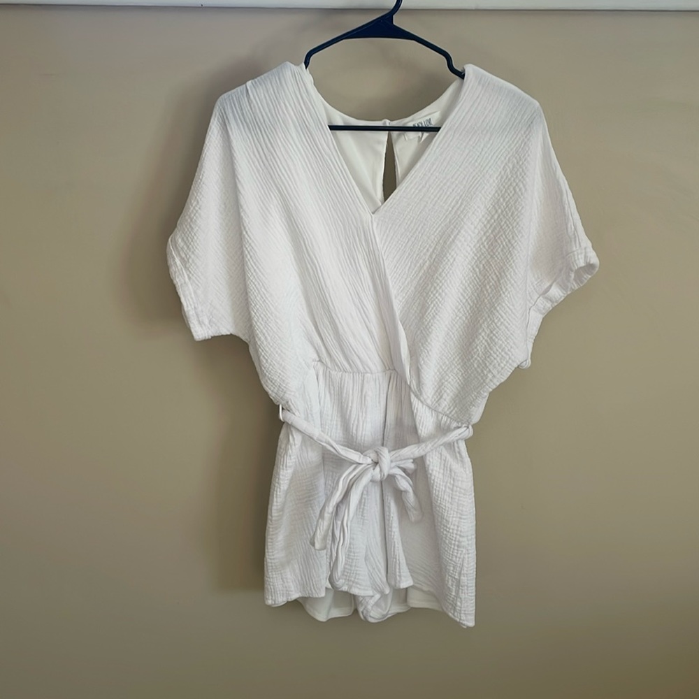 White Romper, size Medium